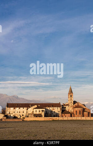 La province de Cuneo, Staffarda, Piémont, Italie, Europe. L'Abbaye de Staffarda Banque D'Images