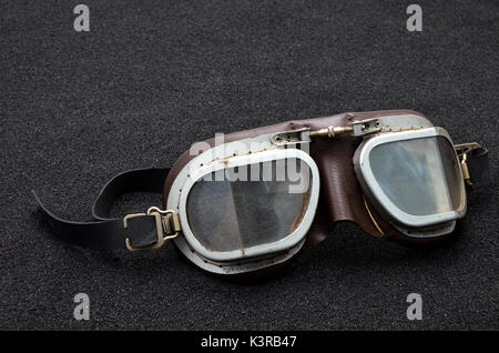 Vieille moto lunettes Banque D'Images