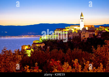 Ville de Punat sur l'île de Krk, lever du soleil sur la baie de Kvarner archipel de Croatie Banque D'Images