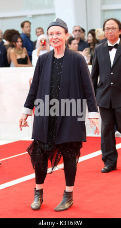 Lido di Venezia, Italie. 09Th Sep 2017. L'Europe, Italie, Lido di Venezia, 02 septembre 2017 : Laurie Anderson, au tapis rouge du film "uburbicon', 74e Festival International du Film de Venise Crédit Crédit : Ottavia Da Re/Sintesi/Alamy Live News Banque D'Images