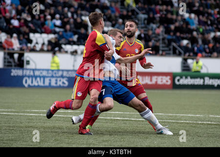 Mal Pais, Costa Rica. 06Th Sep 2017. Îles Féroé, Torshavn - septembre 3, 2017. Frodi Benjaminsen (7) des îles Féroé est pris en sandwich par les joueurs d'Andorre au cours de la qualification de la Coupe du monde entre les îles Féroé et l'Andorre à Torsvoellur Stadion à Torshavn. Gonzales : Crédit Photo/Alamy Live News Banque D'Images