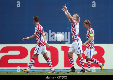 Zagreb, Croatie. Sep, 2017 3. Domagoj Vida (C) de la Croatie célèbre après avoir marqué un but lors de la Coupe du Monde 2018 match de qualification contre le Kosovo à Zagreb, capitale de la Croatie, le 3 septembre 2017. La défaite de la Croatie Kosovo 1-0. Credit : Goran Evergreen/Xinhua/Alamy Live News Banque D'Images