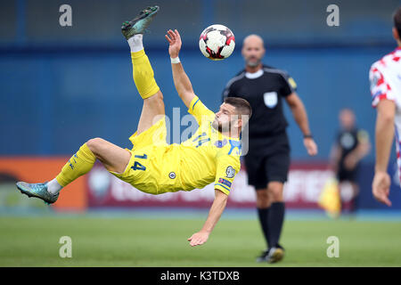 Zagreb, Croatie. Sep, 2017 3. De Valon Berisha Kosovo tire la balle pendant la Coupe du Monde 2018 match de qualification contre la Croatie lors du stade Maksimir à Zagreb, capitale de la Croatie, le 3 septembre 2017. La défaite de la Croatie Kosovo 1-0. Credit : Goran Evergreen/Xinhua/Alamy Live News Banque D'Images
