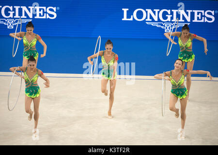 Pesaro, Italie. Sep, 2017 3. Groupe China Team (CHN) Gymnastique Rythmique : prestation de l'équipe de Chine lors de la 35e Championnats du Monde de Gymnastique Rythmique 2017 Groupe 5 Hoops finale à l'Adriatic Arena à Pesaro, Italie . Credit : Enrico Calderoni/AFLO SPORT/Alamy Live News Banque D'Images