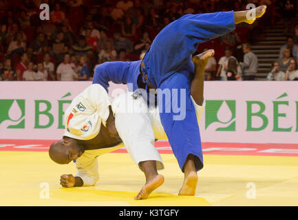 Budapest, Hongrie. 09Th Sep 2017. Le judoka Français Teddy Riner (robe blanche) et le judoka équatorien Freddy Figueroa en action au cours de la 3e ronde de la catégorie 100 kg d'hommes, sur la Suzuki le championnat du monde de judo 2017 à Budapest, Hongrie, le 2 septembre 2017. Photo : CTK Vit Simanek/Photo/Alamy Live News Banque D'Images