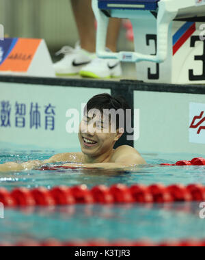 Tianjin. 16Th Jun 2017. Haiyang Qin (R) de l'Armée de libération du peuple réagit après le 200m brasse hommes natation au final 13e Jeux nationaux chinois en Chine du nord, la municipalité de Tianjin, le 4 septembre 2017. Haiyang Qin réclamé le titre avec 2 minutes et 7,35 secondes. Credit : Fei Maohua/Xinhua/Alamy Live News Banque D'Images