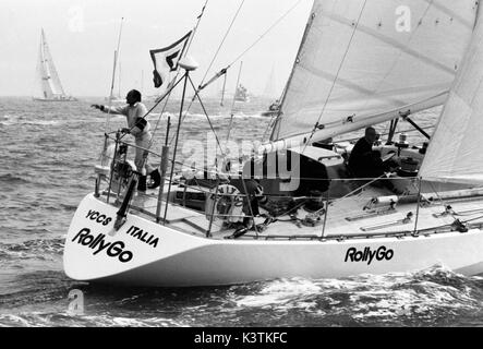 AJAXNETPHOTO. 29e Août, 1981. PORTSMOUTH, Angleterre. - Départ de course WHITBREAD - FRERS CONÇU 51FT & KEVLAR SANDWICH BALSA ROLLY SLOOP RENDEZ (ITALIE) SKIPPÉ PAR GIORGIO FALCK ET PIERRE SICOURI. PHOTO:JONATHAN EASTLAND/AJAX REF:81001 Banque D'Images