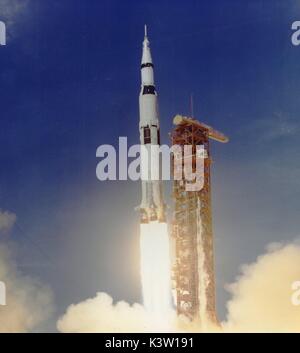 La NASA lance fusée Saturn V à partir du Centre spatial Kennedy pour le complexe de lancement 39 Apollo 11 première mission lunaire habitée à l'atterrissage le 16 juillet 1969, à Merritt Island, en Floride. (Photo de la NASA Photo via Planetpix) Banque D'Images