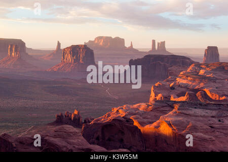 La frontière de l'Utah - Ariziona, panorama de la Monument Valley à partir d'un point de vue distant, connu sous le nom de Hunt's Mesa Banque D'Images