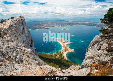 L'île de Tavolara, province d'Olbia, Sardaigne, Italie, Europe. Banque D'Images