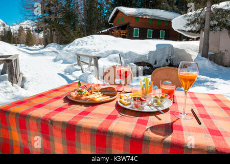 Apéritif avec des tranches, Italie, Trentin-Haut-Adige, Nambino refuge. Banque D'Images