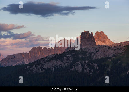 Cinque Torri et Croda da Lago, Ampezzo Dolomites, Cortina d'Ampezzo, Belluno, Italie. Banque D'Images