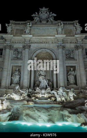 Rome, Latium, Italie, la Fontaine de Trevi par nuit Banque D'Images