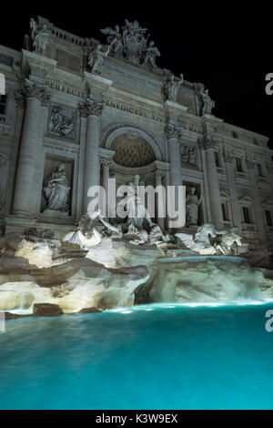 Rome, Latium, Italie, la Fontaine de Trevi par nuit Banque D'Images