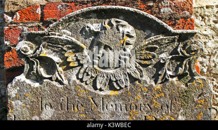 Sur une pierre tombale cimetière de pierre en Amérique du Norfolk à Gimingham, Norfolk, Angleterre, Royaume-Uni. Banque D'Images