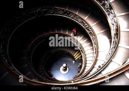 L'escalier en colimaçon, Musées du Vatican situé à l'intérieur de la Cité du Vatican, Rome, Italie Banque D'Images