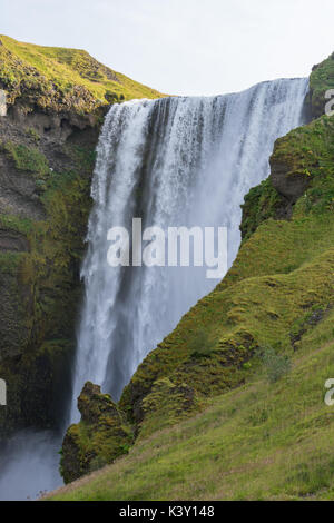 Cascade de Skogafoss, Islande Banque D'Images