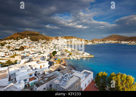 Avis de Skala village sur l'île de Patmos en Grèce. Banque D'Images