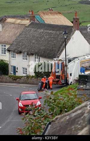 La collecte de déchets ou ben les hommes dans une ville. Banque D'Images