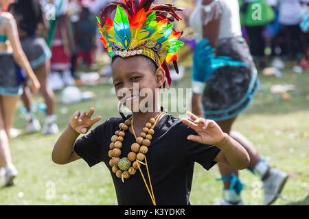 Célébrons les 50 ans de la tolérance, de la culture et de la diversité. Leeds West Indian Carnaval 2017. Banque D'Images