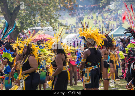 Célébrons les 50 ans de la tolérance, de la culture et de la diversité. Leeds West Indian Carnaval 2017. Banque D'Images