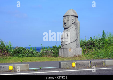 Une hareubang grand-père statue sur l'île de Jeju dans la province administrative spéciale de Jeju en Corée du Sud Banque D'Images