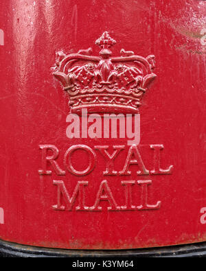 Logo de la royal mail couronne rouge détail pilier fort de la Couronne écossaise Banque D'Images