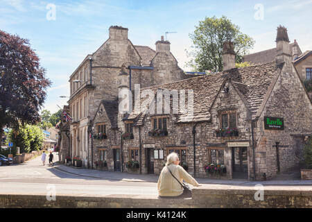 7 Juillet 2017 : Bradford on Avon, Somerset, England, UK - vieux chalets et maisons de la ville. Banque D'Images