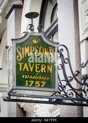 Simpsons Tavern sign in Ball, Cornhill dans la ville de Londres quartier financier. La taverne a été fondée en 1757 sur son site actuel. Banque D'Images