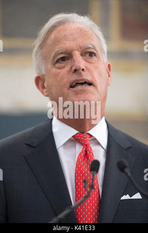 FirstGroup directeur Tim O'Toole parle comme South Western Railway lance sa nouvelle marque à la gare de Waterloo dans le centre de Londres. Banque D'Images