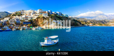 Village pittoresque d'Agia Galini, l'île de Crète, Grèce. Banque D'Images