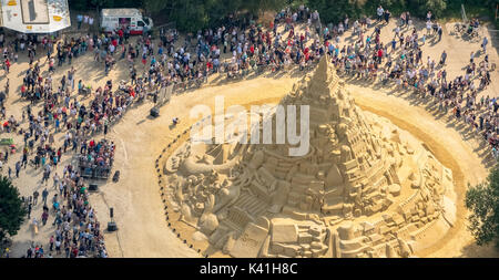 Construire des châteaux de sable de record mondial : 16,679 mètres, Parc Paysager Duisburg-Nord, beaucoup de visiteurs viennent de l'ancienne usine sidérurgique, le Guinness Book des Recor Banque D'Images