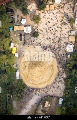 Construire des châteaux de sable de record mondial : 16,679 mètres, Parc Paysager Duisburg-Nord, beaucoup de visiteurs viennent de l'ancienne usine sidérurgique, le Guinness Book des Recor Banque D'Images