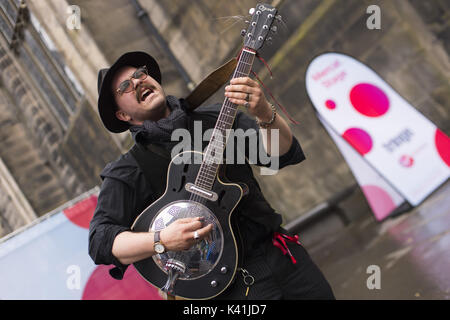 Les artistes de rue et musiciens remplir le Royal Mile que le Fringe Festival a officiellement débute à Édimbourg. Où : Édinbourg, Royaume-Uni Quand : 04 août 2017 : Crédit d'Euan Cherry/WENN.com Banque D'Images