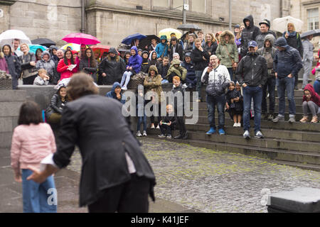 Les artistes de rue et musiciens remplir le Royal Mile que le Fringe Festival a officiellement débute à Édimbourg. Où : Édinbourg, Royaume-Uni Quand : 04 août 2017 : Crédit d'Euan Cherry/WENN.com Banque D'Images