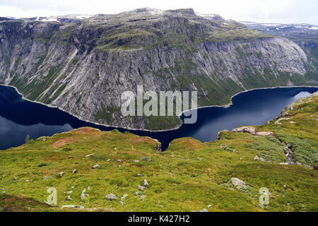 Paysages du lac Ringedalsvatnet à proximité de Trolltunga rock formation en Norvège Banque D'Images