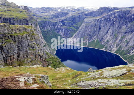 Paysages du lac Ringedalsvatnet à proximité de Trolltunga rock formation en Norvège Banque D'Images