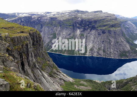 Paysages du lac Ringedalsvatnet à proximité de Trolltunga rock formation en Norvège Banque D'Images