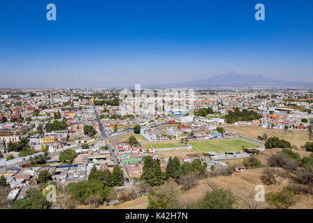 Cholula, Feb 18 : Matin vue aérienne paysage urbain de Cholula avec Mountain La Malinche le Feb 18, 2017 à Cholula, Mexique Banque D'Images