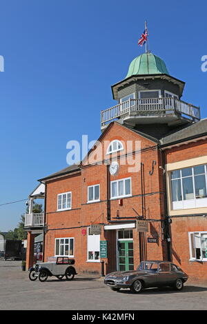 Club-house, Musée de Brooklands, Weybridge, Surrey, Angleterre, Grande-Bretagne, Royaume-Uni, UK, Europe Banque D'Images