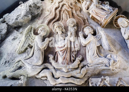 Détail de la sculpture murale ancienne à l'intérieur de l'emblématique église Saint Matthias, quartier du château de Buda, à Budapest, capitale de la Hongrie, de l'Europe centrale Banque D'Images