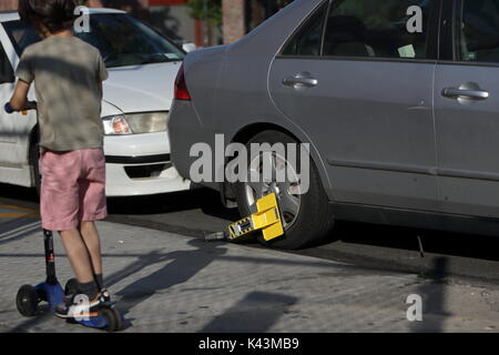 Une voiture a démarré à Williamsburg, Brooklyn, New York le 18 mai 2017. Banque D'Images