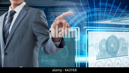 Digital composite de Businessman touching et interagir avec les panneaux d'interface de la technologie Banque D'Images