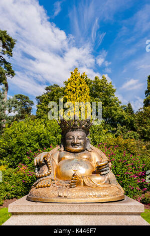 Une statue dans les jardins à Sandringham House à Sandringham Estate à Norfolk , Angleterre , Angleterre , Royaume-Uni Banque D'Images