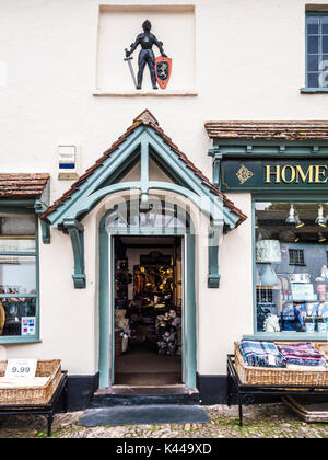 Vente boutique touristique homewares inhabituelle et accessoires de voyage à Dunster près de Minehead, Somerset. Banque D'Images