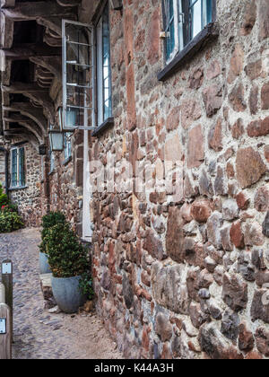 Les gens à un magasin de thé à Dunster près de Minehead, Somerset. Banque D'Images