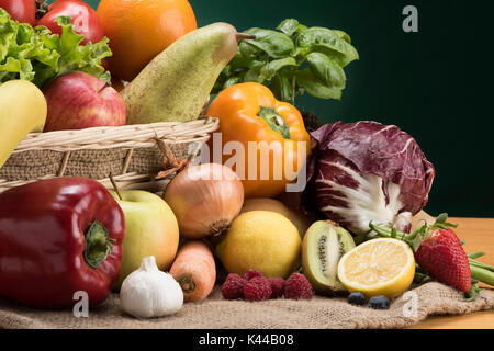 Les légumes, panier de légumes, de l'alimentation, la nature morte, fruits et légumes, fruits, fruits et légumes, Banque D'Images