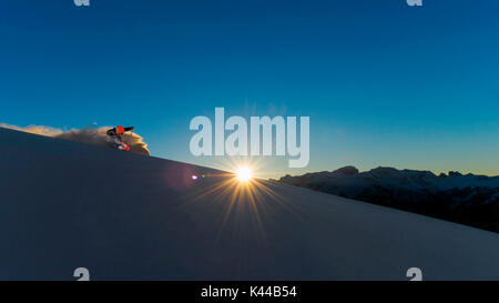 L'Europe, Italie, Trentin-Haut-Adige Dolomites,,Vallée de Fassa. Poudre de skieur au coucher du soleil Banque D'Images