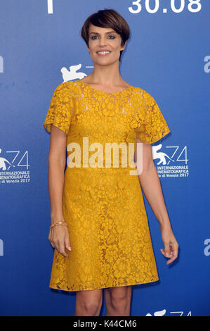 Venise, Italie. 08Th Sep 2017. 74e Festival du Film de Venise, une séance de film 'Una Famiglia' présenté : Micaela Ramazzotti indépendant Crédit : Photo Agency Srl/Alamy Live News Banque D'Images