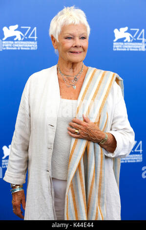 Venise, Italie. 06Th sep 2017. Judi Dench au cours de la 'Victoria & Abdul' photocall au 74e festival international du film de Venise au Palazzo del casino sur septembre 03, 2017 à Venise, Italie : crédit-geisler fotopress/Alamy live news Banque D'Images